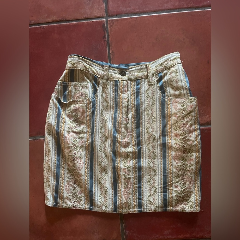 ❤️Moschino vintage lined‎ tapestry mini skirt